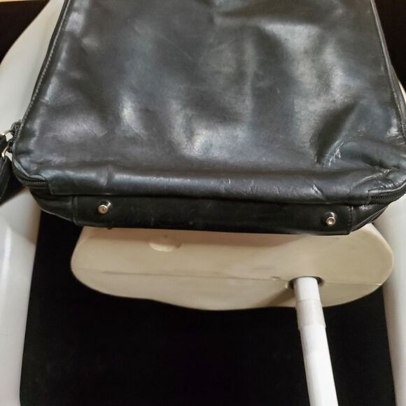 Perlina Black Leather Backpack - Picture 3 of 7